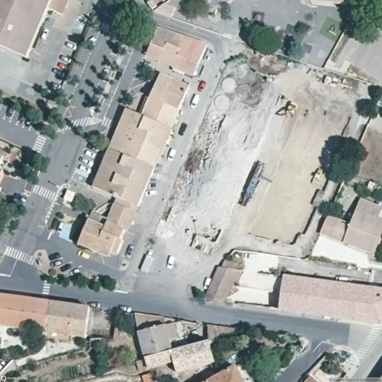 Modest House [FRA] #20017