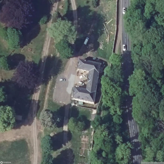 Castle of the Park [FRA]