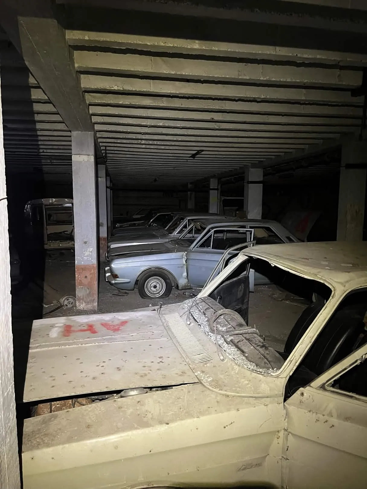 Ford Garage [BEL] #04106