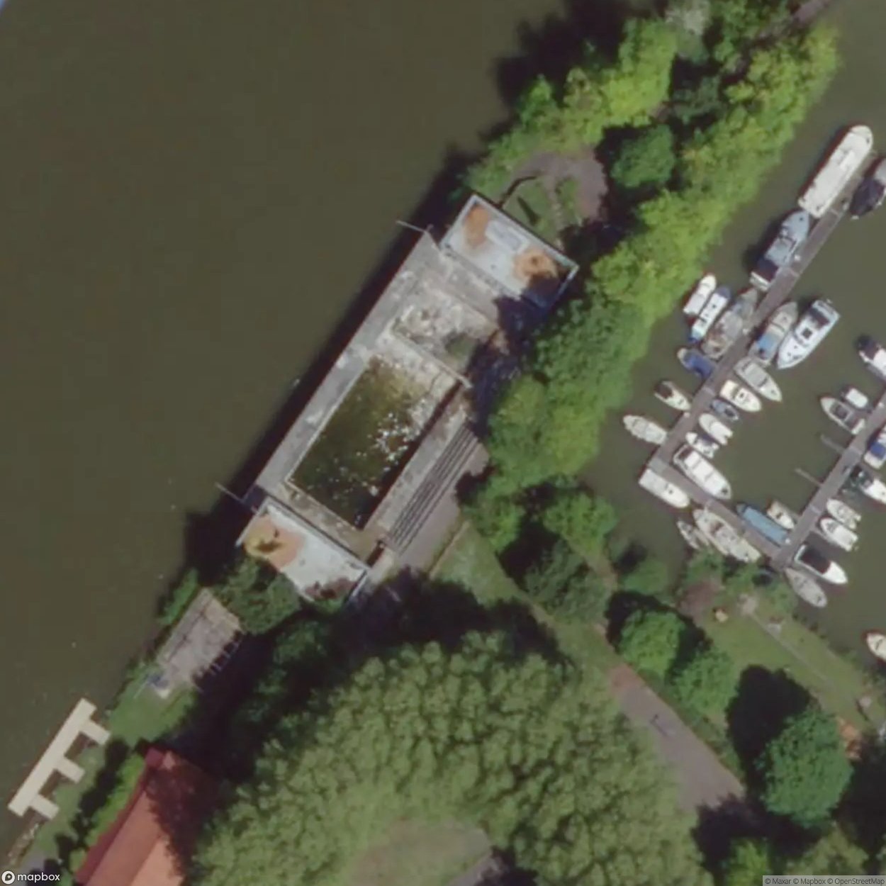 Green Water Swim / Piscine Eau Verte [FRA] - The Urbex Factory