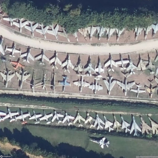 La plus grande collection PRIVÉE de fighter jets au monde [FRA] - The Urbex Factory